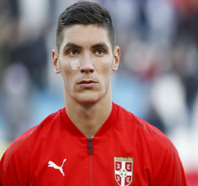 现出的冷静 现出的冷静