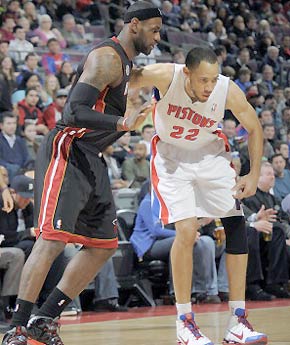 队防守和篮 队防守和篮